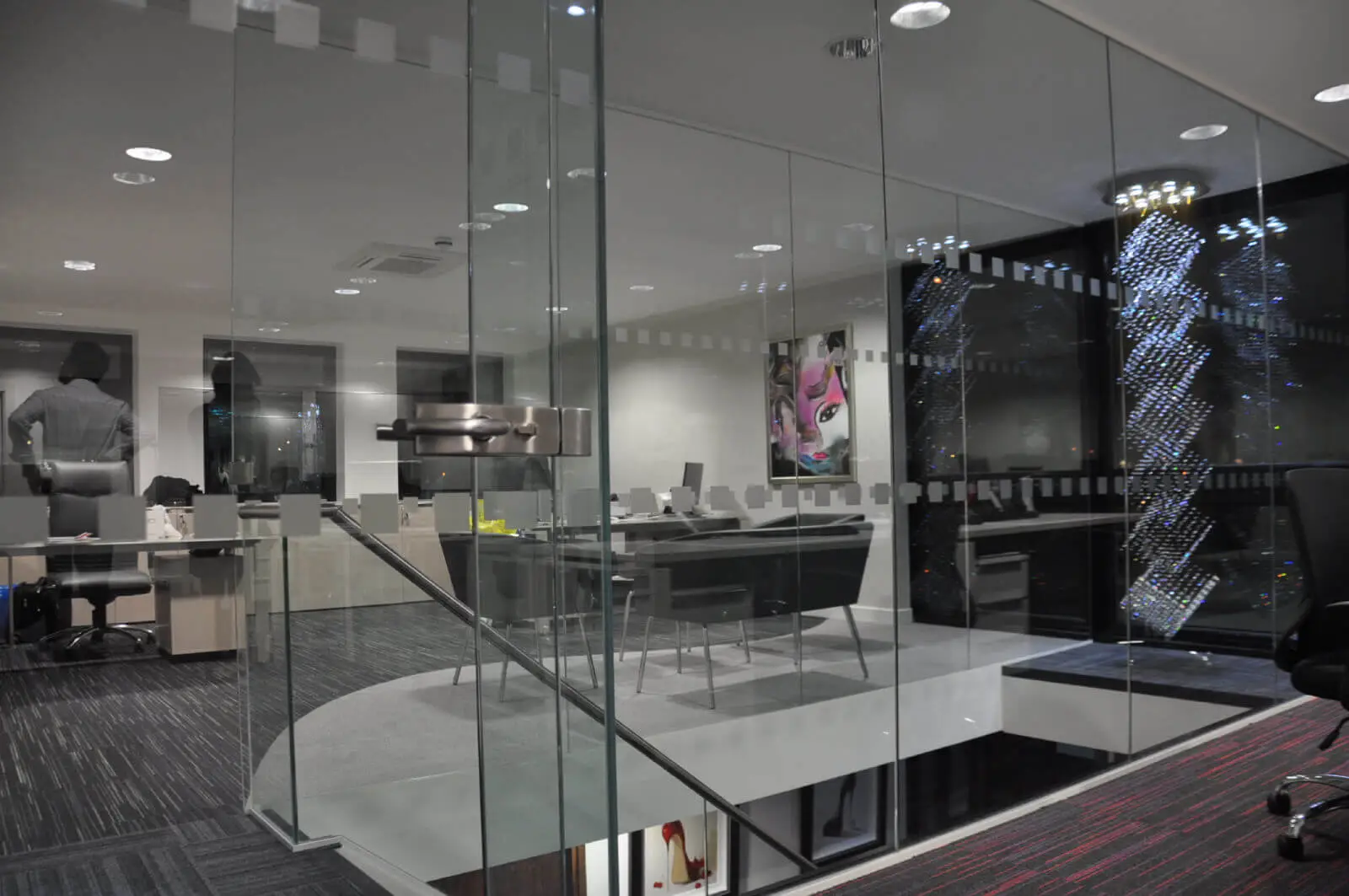 Office space design with Frameless Glass Partitions Screen 7 Office space design with Frameless Glass Partitions Screen 7