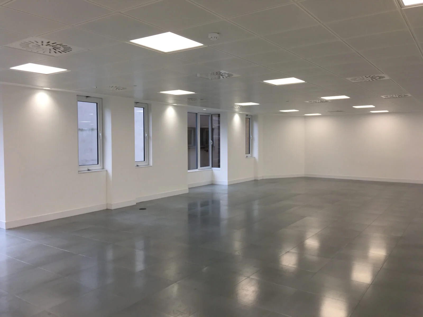 Office space with Raised Flooring 1 Office space with Raised Flooring 1