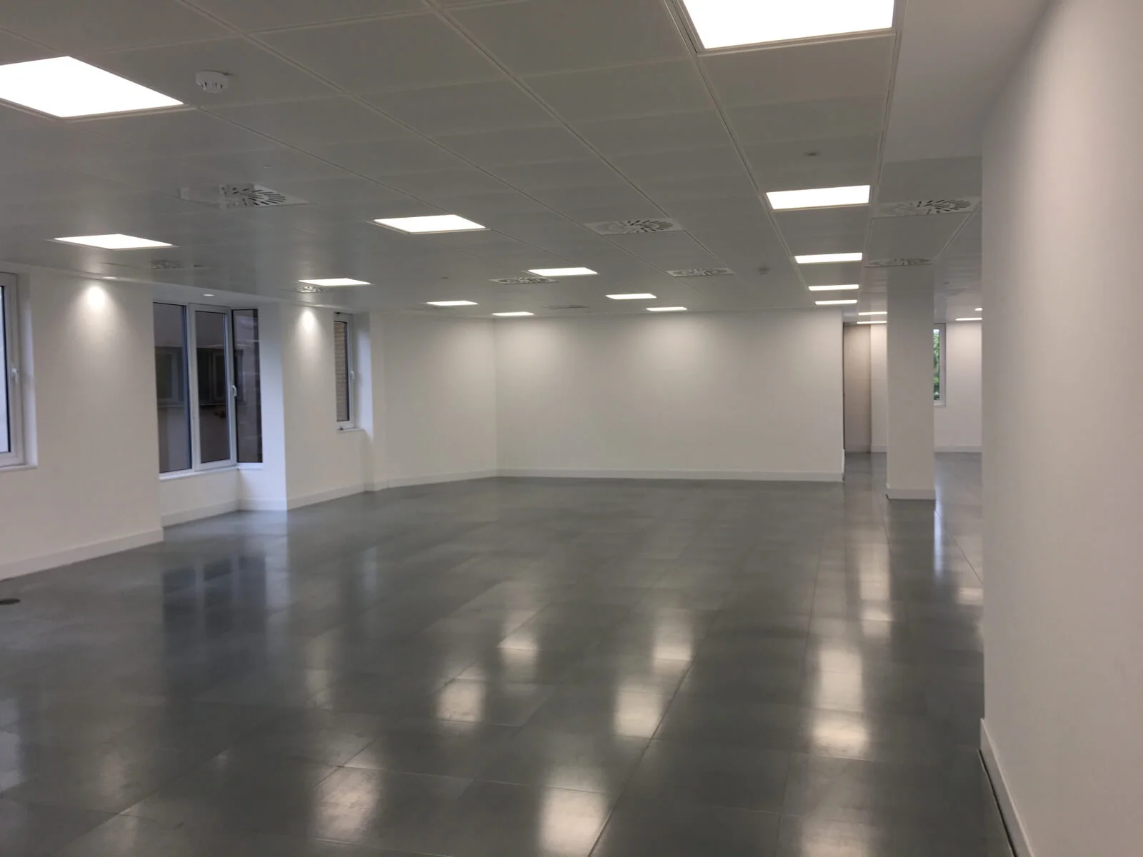 Office space with Raised Flooring 2 Office space with Raised Flooring 2