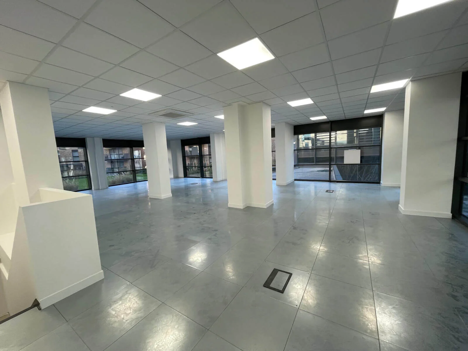 Office space with Raised Flooring 3 Office space with Raised Flooring 3