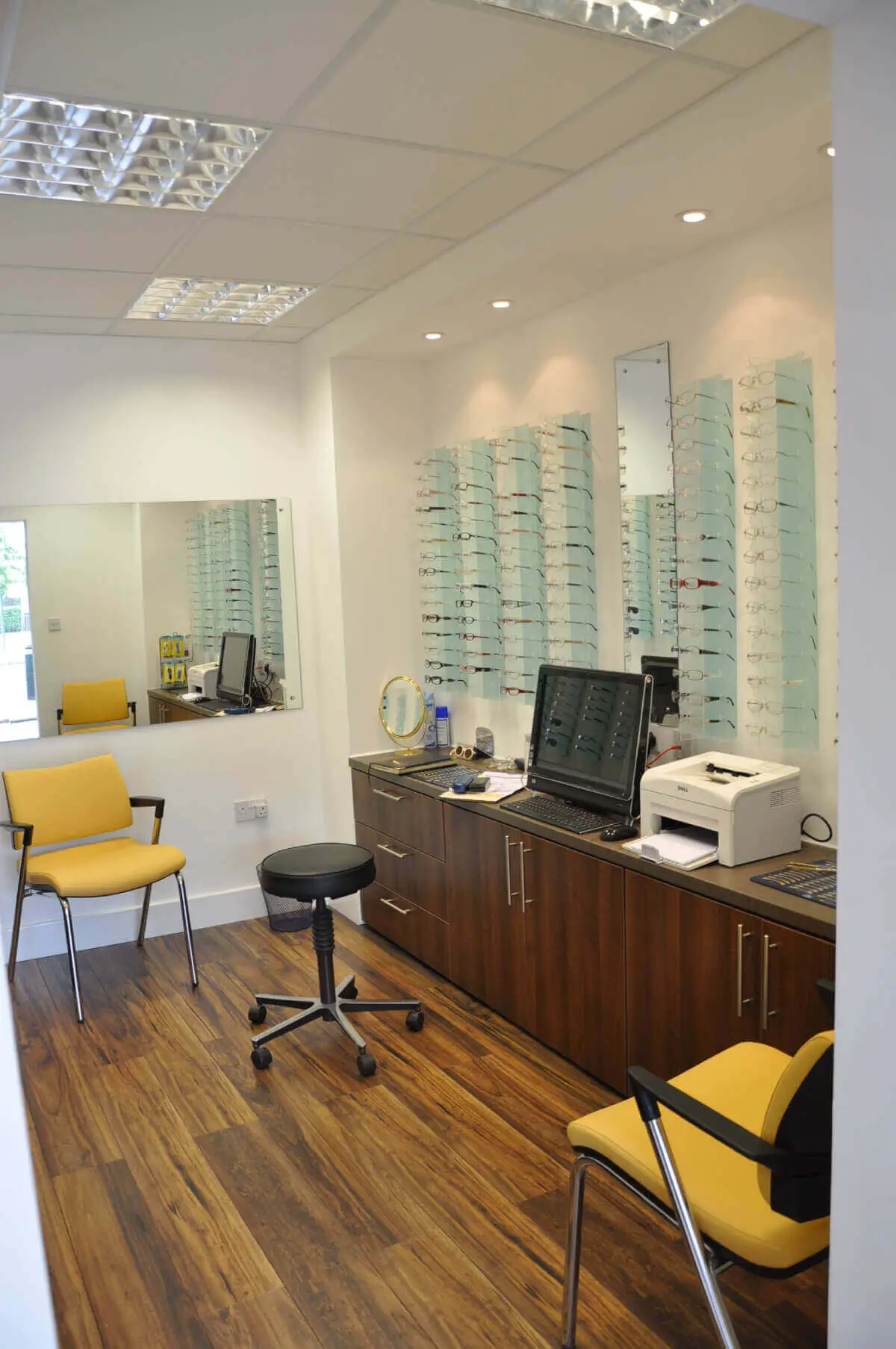 Office space with Laminated Wood Floor 5 Office space with Laminated Wood Floor 5