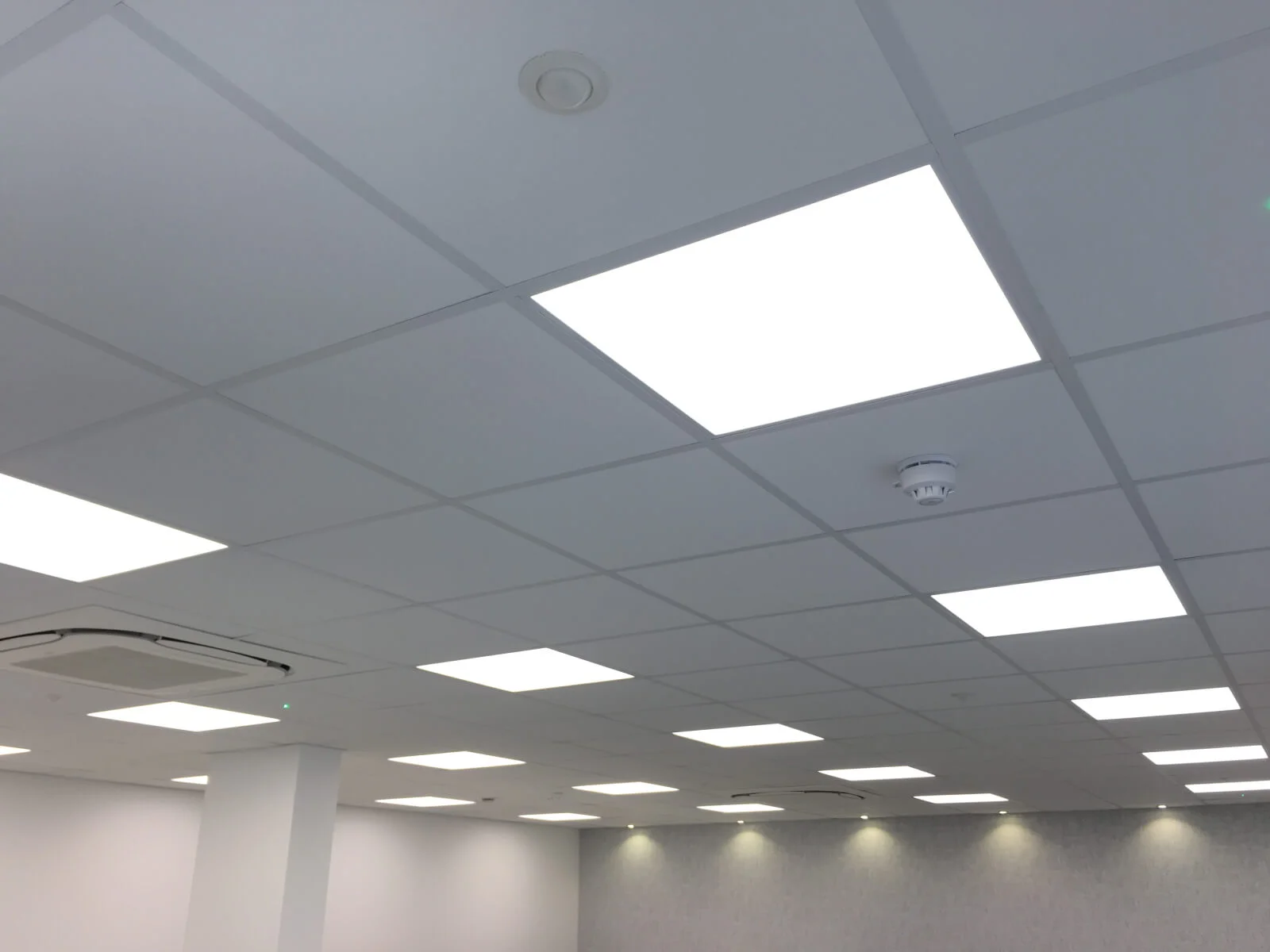 Office space with suspended grid ceiling 4 Office space with suspended grid ceiling 4