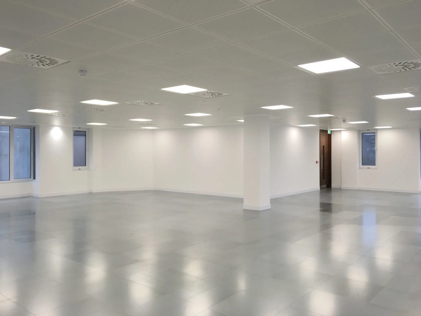 Office space refurbishment under CAT A fitout 5